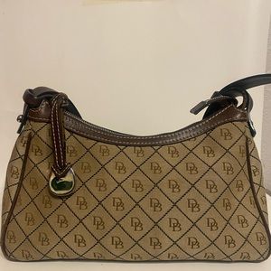 Beautiful Dooney & Bourke Bag PERFECT XMAS PRESENT!!!